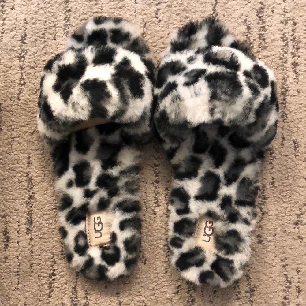 UGG slippers Size 9